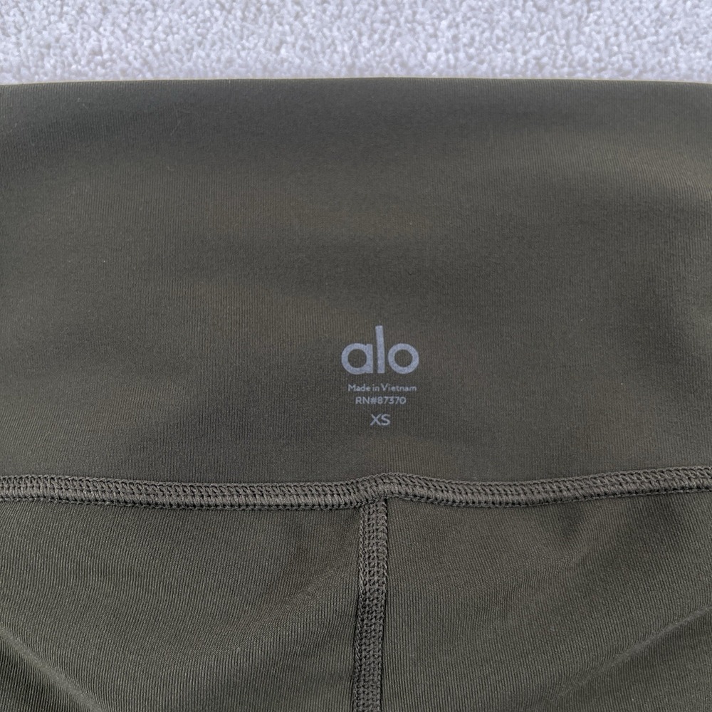 ALO Yoga High Waist Shorts Womens XS Olive Green Active Gym Workout - Picture 4 of 9